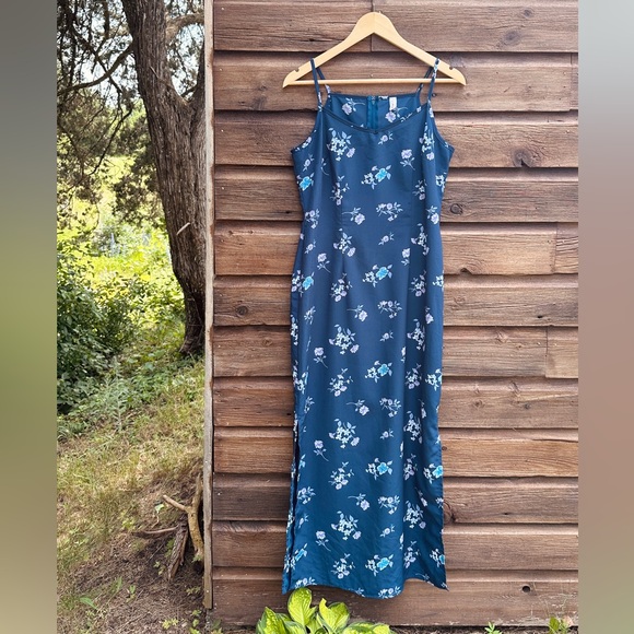 Vintage Fitted maxi floral silky dress - shoestring straps - made in Canada - 9 - Picture 2 of 6